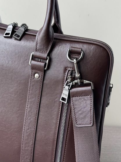 Prada's popular large-capacity briefcase - Image 4