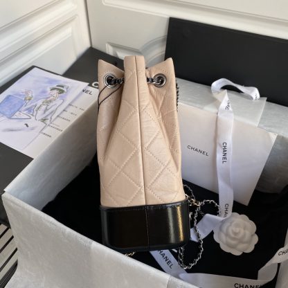 CHANEL new limited edition gold and silver chain retro backpack, Little香流浪 style - Image 4