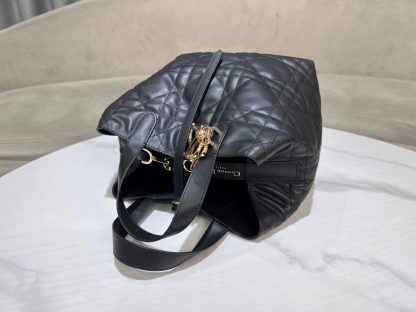 Dior Toujours Vertical Handbag - Image 4