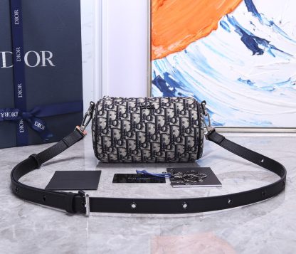 Dior pre-fall early spring series saddle bag - Image 4