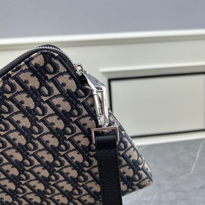Dior Oblique Clutch - Image 4