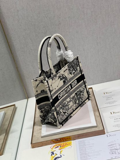 Dior Mini Book tote bag - Image 4