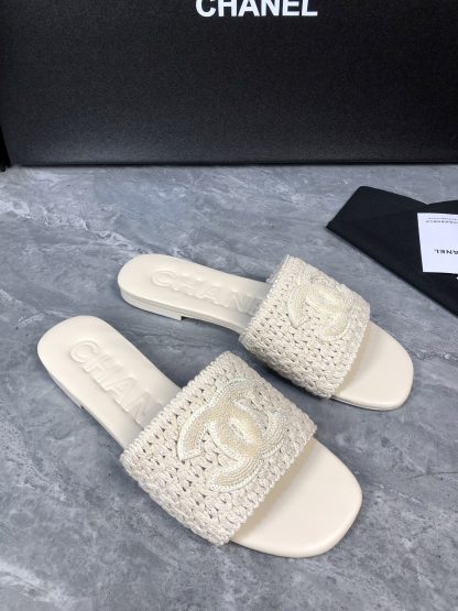 Chanel off-white new fabric sheepskin slippers - Image 3