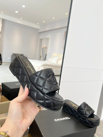 Chanel black simple and versatile super beautiful small slippers - Image 4