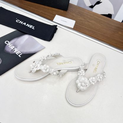Chanel Spring/Summer White Delicate Shoes and Customized Flower Flip Flops Heel Height 1.5cm - Image 4