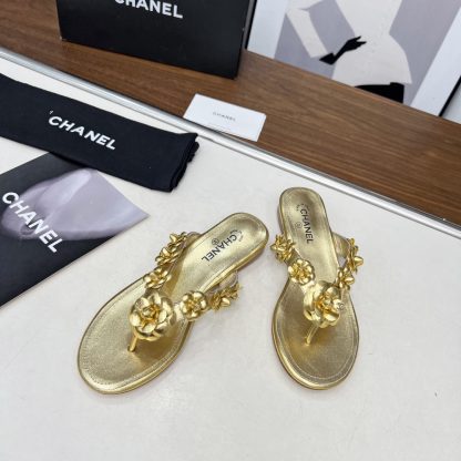 Chanel Spring/Summer Gold Delicate Shoes and Customized Flower Flip Flops Heel Height 1.5cm - Image 4