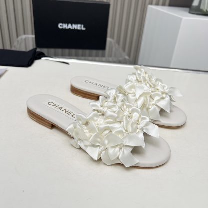 Chanel Spring/Summer Dance Shoes Collection Off-White Slim Retro Custom Flower Slippers Heel Height 1.5cm - Image 4