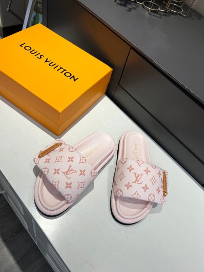 Louis Vuitton's latest fashion casual half slippers - Image 4