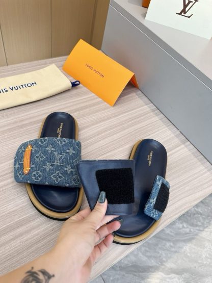 Louis Vuitton's latest fashion casual half slippers - Image 4