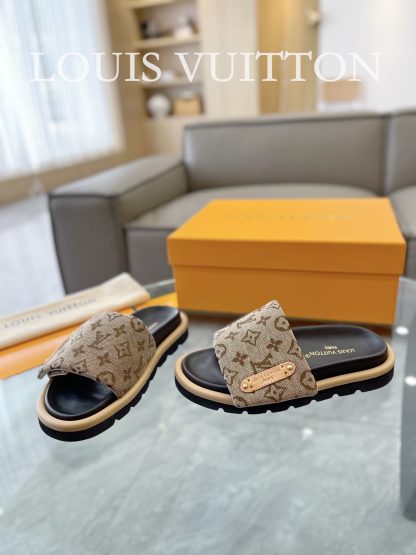 Louis Vuitton's latest fashion casual half slippers - Image 4