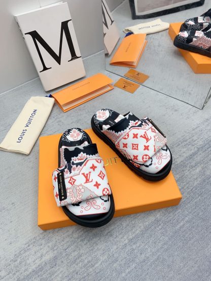 Louis Vuitton Early Spring Couple's Closed-Toe Slippers - Image 4