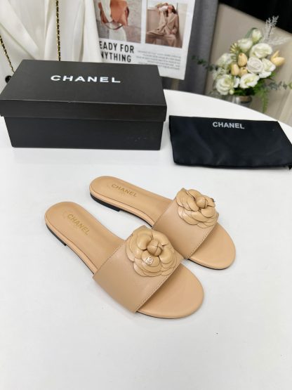 Chanel new apricot fabric sheepskin slippers - Image 3