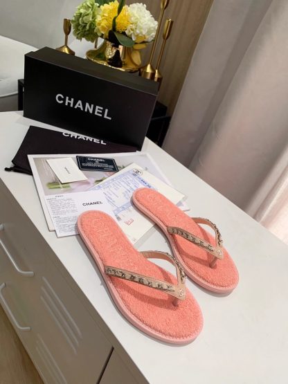Chanel Spring New Pink Chain Flip-Flops - Image 4