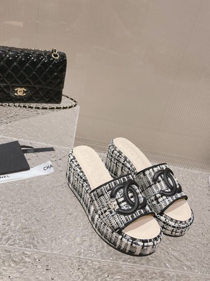 Chanel summer classic black and white double C design stylish and comfortable slippers front 3cm back 7cm - Image 4