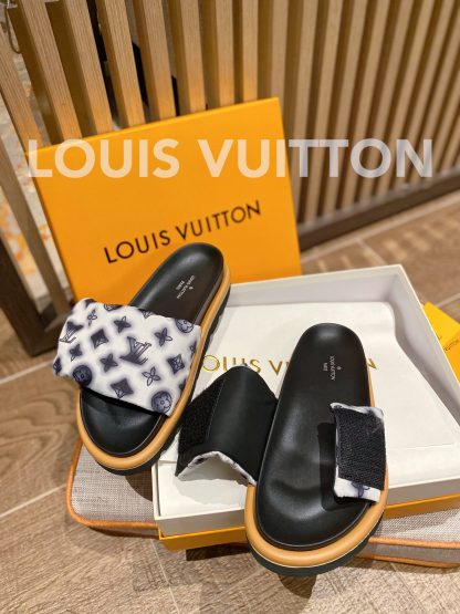 Louis Vuitton's latest hot-selling Velcro series couple's thick-soled slippers - Image 4