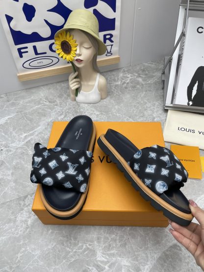 Louis Vuitton's latest hot-selling Velcro series couple's thick-soled slippers - Image 5
