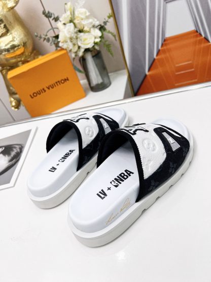 Louis Vuitton luxury men and women couple slippers - Image 4