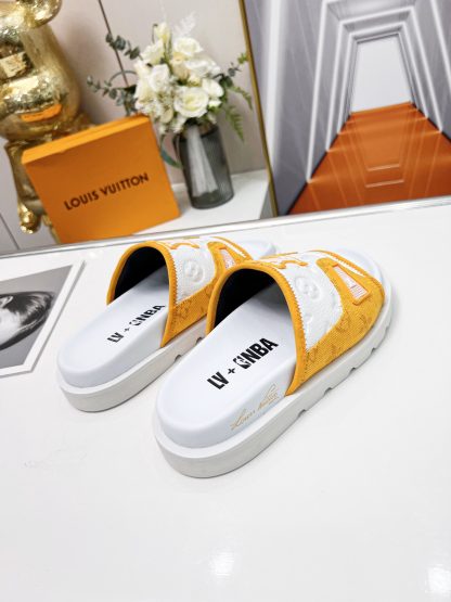 Louis Vuitton luxury men and women couple slippers - Image 4