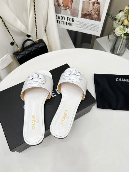 Chanel new white fabric sheepskin slippers - Image 4