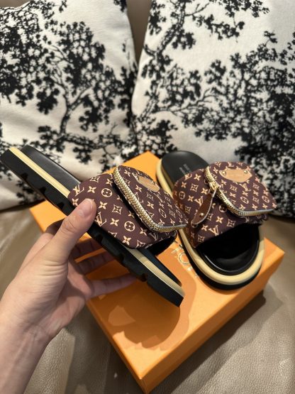 Louis Vuitton Couple's Small Backpack and Four-Color Slippers - Image 4