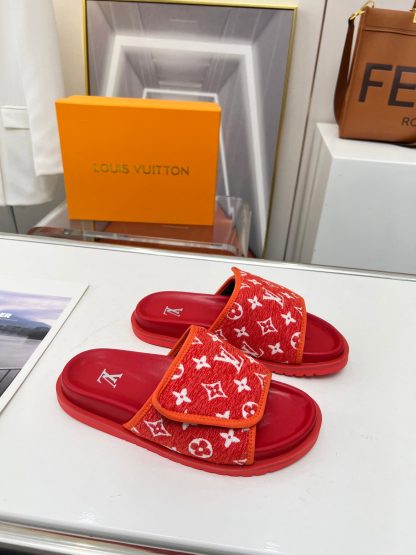 Louis Vuitton couple's early autumn new embossed logo hot-selling slippers - Image 4