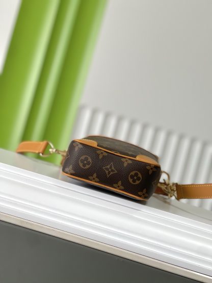 Louis Vuitton M14013DANUBE Second-hand Messenger Bag - Image 4