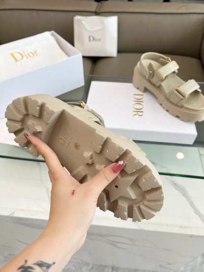 Dior's popular thick-soled mid-heeled sandals - Image 4