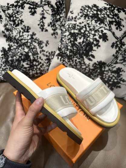 Louis Vuitton classic flip flops - Image 4