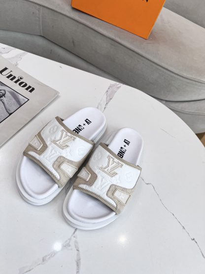 Louis Vuitton Vintage Chic Slippers - Image 4