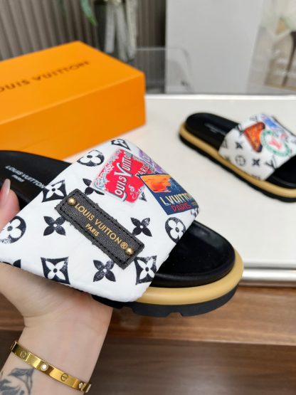 Louis Vuitton embossed logo Ol Llow Comfort slide sandals - Image 4