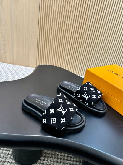 Louis Vuitton embossed logo slippers Pool Pillow Comfort flat slides - Image 4