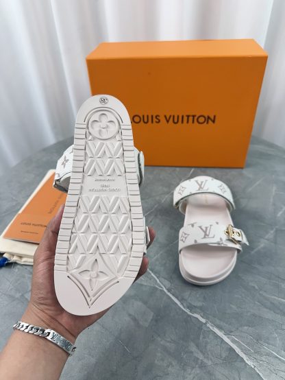 Louis Vuitton Spring and Summer New Slippers - Image 4