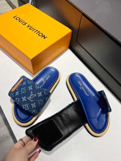 Louis Vuitton's latest fashion casual half slippers - Image 4