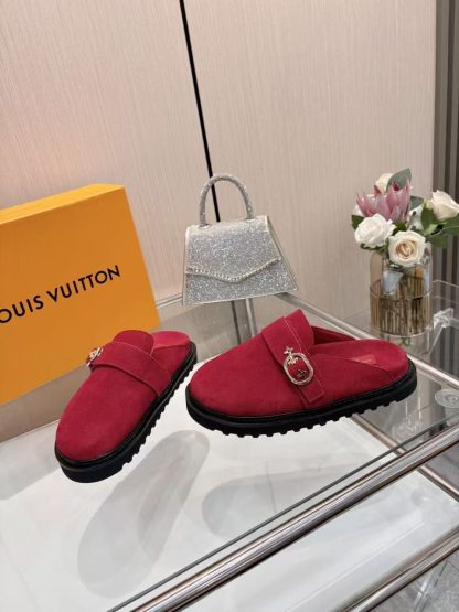 Louis Vuitton winterbreak comfert flat slides - Image 4