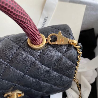 Chanel classic diamond quilted handbag with snake skin handle - Image 5