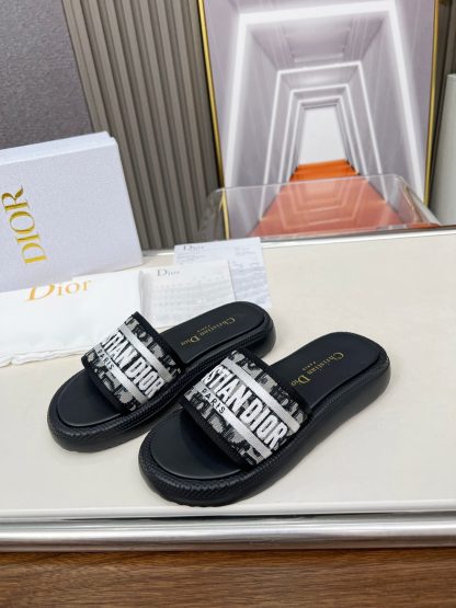 Dior versatile casual thick-soled slippers - Image 4