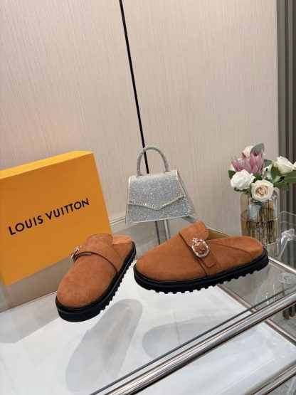 Louis Vuitton winterbreak comfert flat slides - Image 4