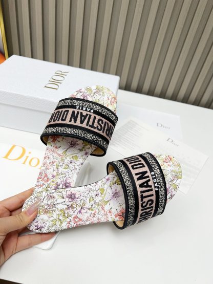 Dior refined embroidered slippers with exquisite soles - Image 5