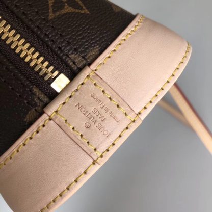 Louis Vuitton iconic handbag - Image 5