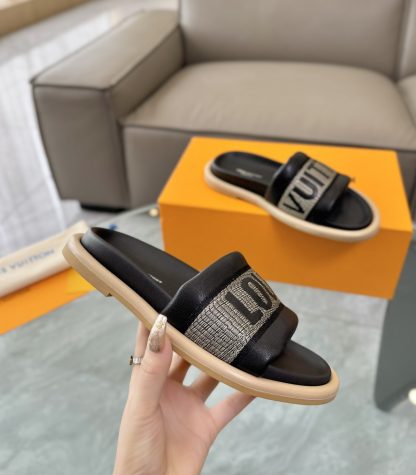 Louis Vuitton couple slippers - Image 4