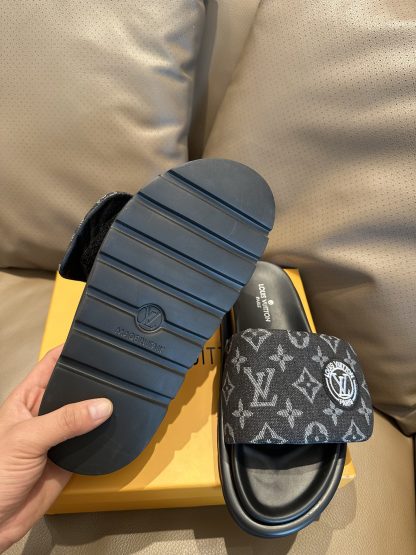 Louis Vuitton classic slippers - Image 5