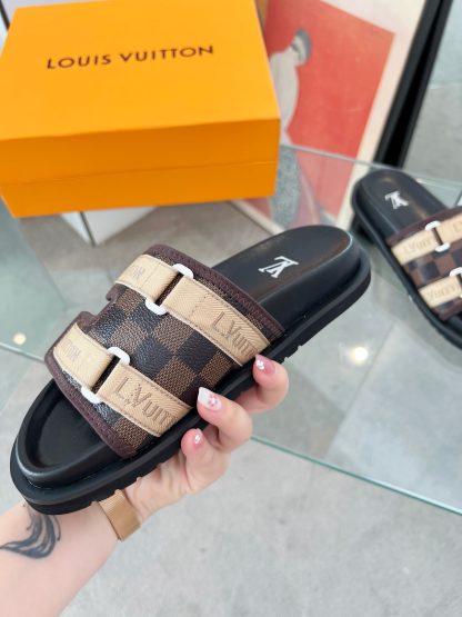 Louis Vuitton high-end men's summer slippers - Image 5