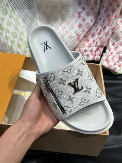 Louis Vuitton high-end men's summer slippers - Image 5