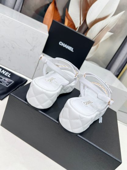 Chanel Spring White Top Chain Versatile Lightweight Sandals - Image 5