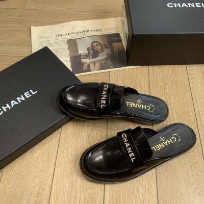 Chanel Spring and Summer New Black High-grade Diamond Buckle Letter Leather Butter Lazy Half Slipper Sandals - Image 5