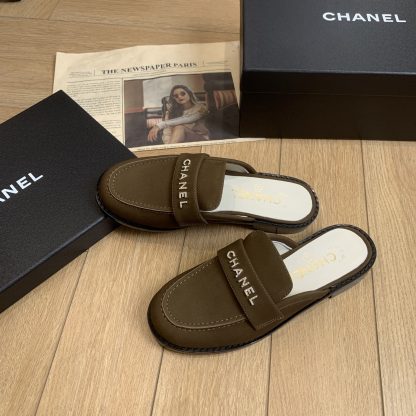 Chanel spring and summer new brown high-grade diamond buckle letter leather butter lazy half-slip sandals - Image 5