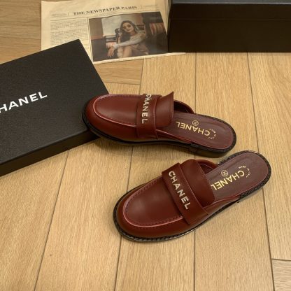 Chanel Spring and Summer New Red High-grade Diamond Buckle Letter Leather Butter Lazy Half Slipper Sandals - Image 5