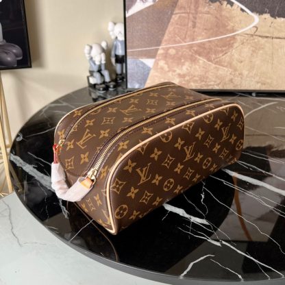 Louis Vuitton Monogram Large Toiletry Bag - Image 5