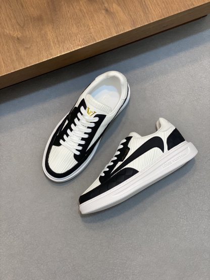 Louis Vuitton Men's Classic Casual Sneakers - Image 5