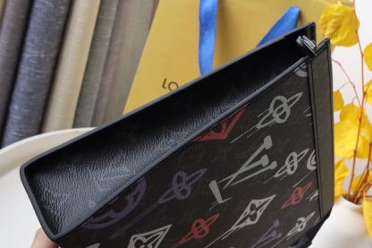 Louis Vuitton Classic POCHETTE VOYAGE Medium Handbag - Image 5